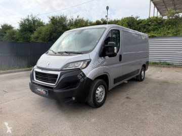 Fourgon long Peugeot