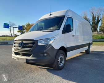 Fourgon Mercedes neuf