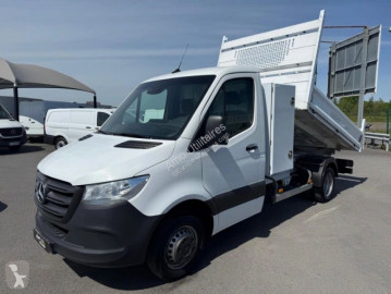 Utilitaire benne Mercedes