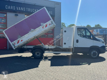 Con volquete Iveco