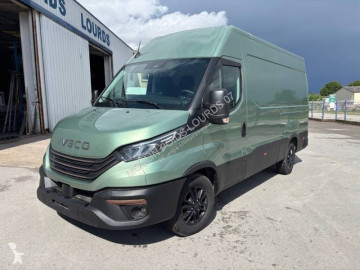 Fourgon long Iveco neuf