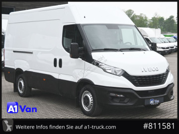 Lång transportbil Iveco