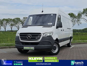 Лекотоварен фургон Mercedes