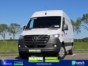 Лекотоварен фургон Mercedes