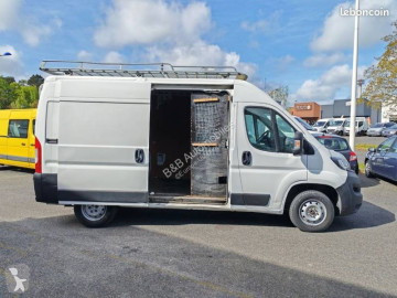 Fourgon moyen Peugeot