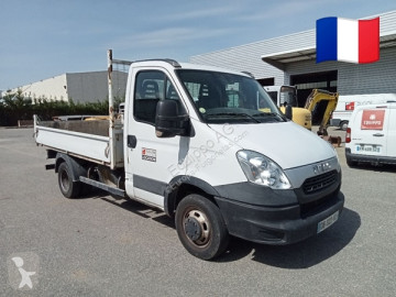 Con volquete Iveco