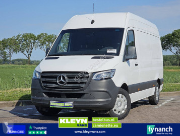 Лекотоварен фургон Mercedes