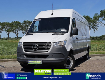 Лекотоварен фургон Mercedes