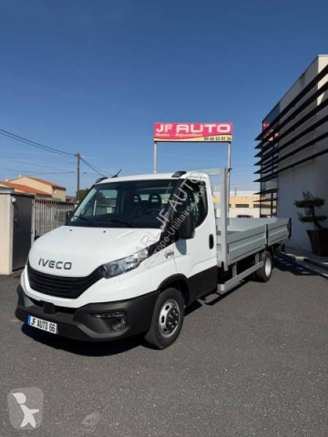 Utilitaire plateau ridelles Iveco neuf