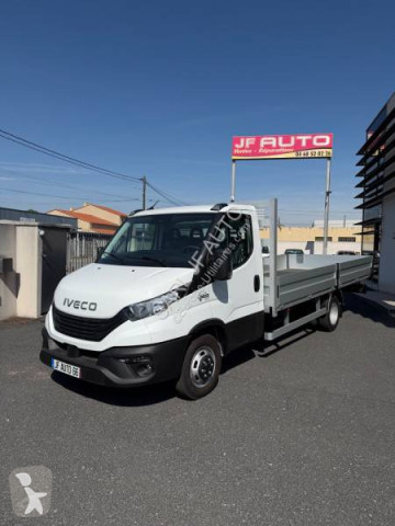 Utilitaire plateau ridelles Iveco neuf