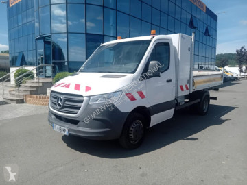 Utilitaire benne Mercedes