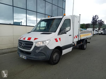 Utilitaire benne Mercedes