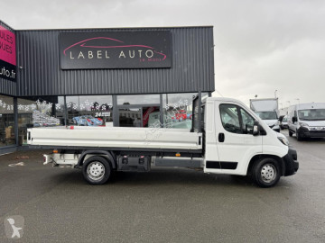 Utilitaire plateau Peugeot