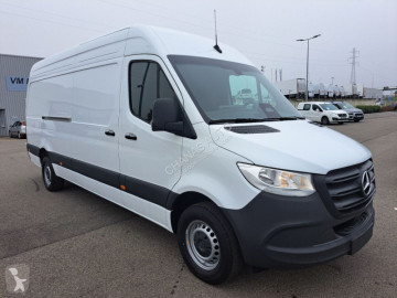 Fourgon long Mercedes