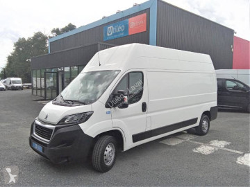 Fourgon moyen Peugeot
