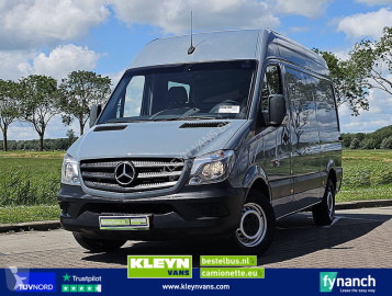 Лекотоварен фургон Mercedes