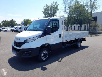 Utilitaire plateau ridelles Iveco