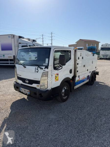 Furgoneta limpia fosas Nissan