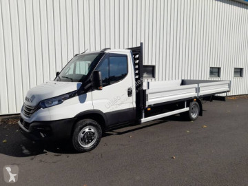 Utilitaire plateau ridelles Iveco
