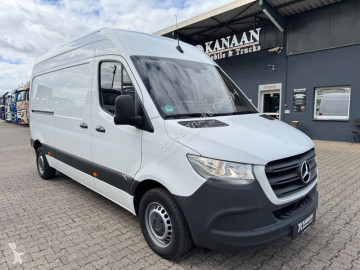 Fourgon long Mercedes