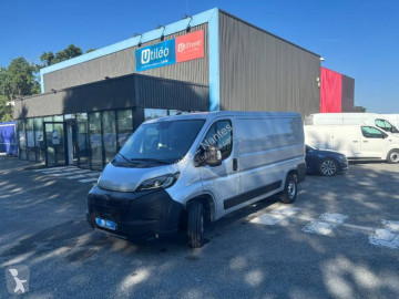 Fourgon moyen Peugeot