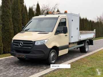 Utilitaire benne Mercedes