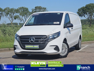 Fourgon moyen Mercedes