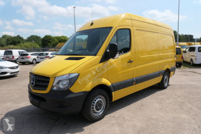 Lång transportbil Mercedes