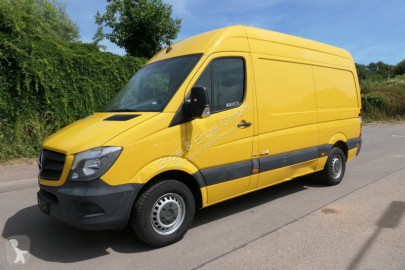 Lång transportbil Mercedes