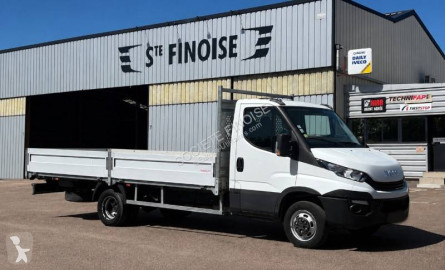 Utilitaire plateau ridelles Iveco