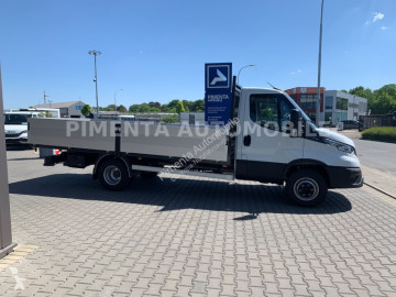 Utilitaire plateau Iveco