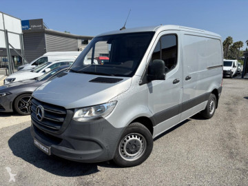 Fourgon long Mercedes