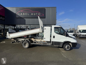 Con volquete Iveco