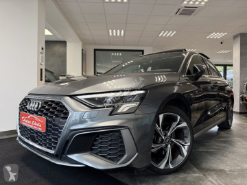 Coche berlina Audi