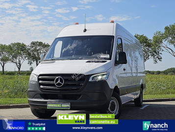 Лекотоварен фургон Mercedes