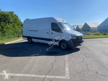 Fourgon long Mercedes