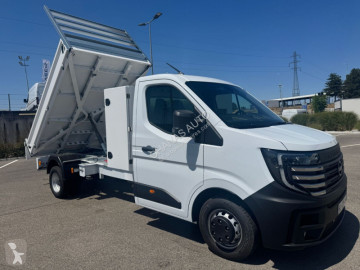 Utilitaire benne Nissan