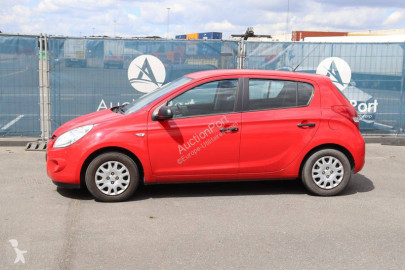 Hyundaii20