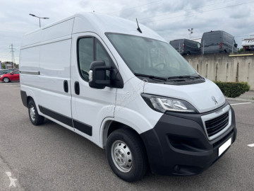 Fourgon moyen Peugeot