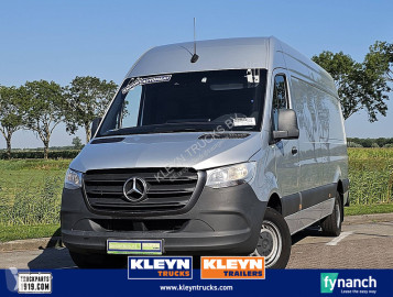 Furgon dostawczy Mercedes