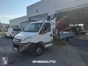 Utilitaire plateau Iveco