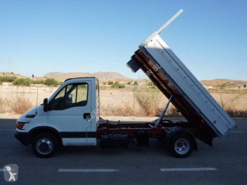 Con volquete estándar Iveco