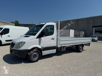 Utilitaire benne Mercedes