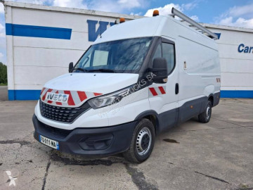 Fourgon moyen Iveco