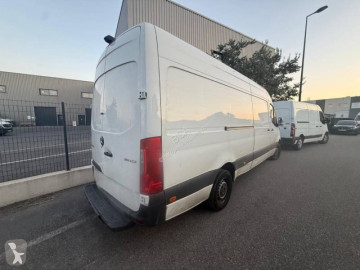Fourgon long Mercedes