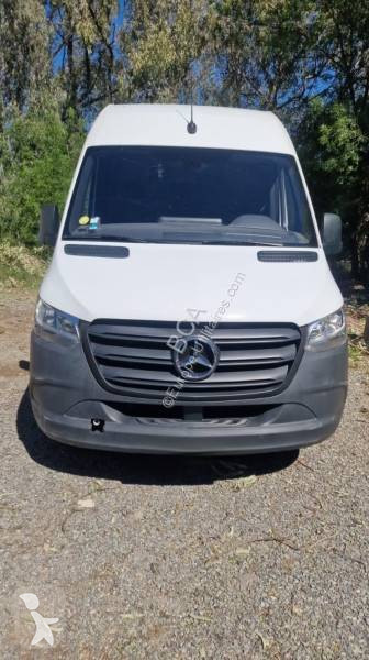 Fourgon long Mercedes