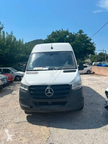 Fourgon long Mercedes