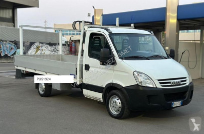 Utilitaire plateau Iveco