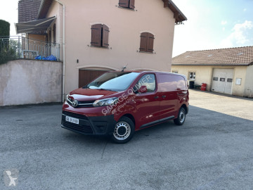 Furgoneta mediana Toyota