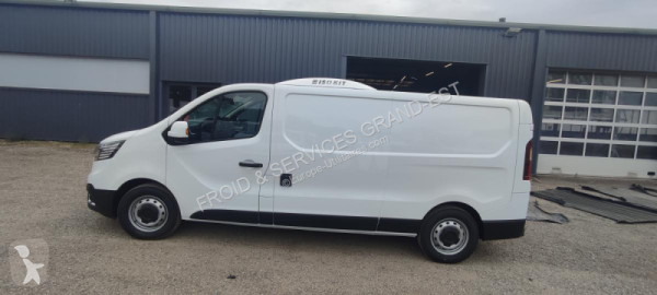 New Renault Negative and positive trailer body